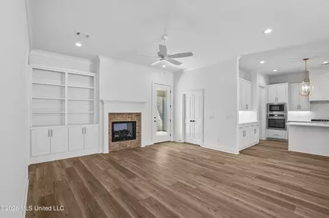 Living - 403 Old Maple Cv, Madison, MS 39110 photo 3 of 3