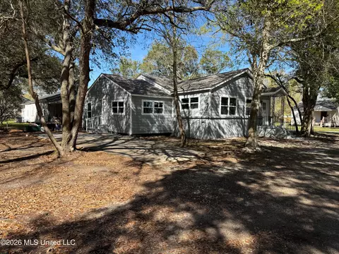 1811 Wilson Ave, Pascagoula, MS 39567