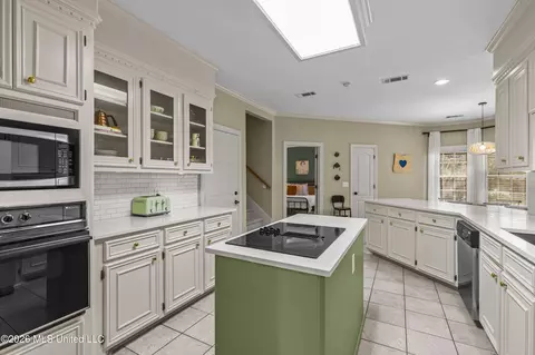 Kitchen - 69 Moss Woods Dr, Madison, MS 39110 photo 2 of 2