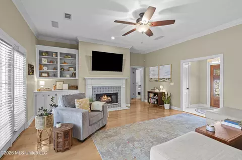 Living - 69 Moss Woods Dr, Madison, MS 39110 photo 1 of 1