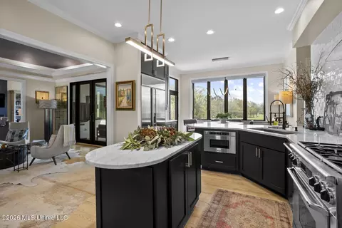 Kitchen - 9 Glen Eagles Dr, Jackson, MS 39211 photo 2 of 6