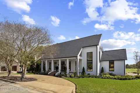 Exterior - 9 Glen Eagles Dr, Jackson, MS 39211 photo 2 of 12