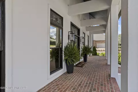 Exterior - 9 Glen Eagles Dr, Jackson, MS 39211 photo 4 of 12