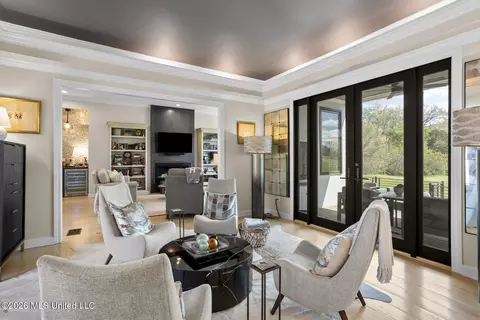 Living - 9 Glen Eagles Dr, Jackson, MS 39211 photo 1 of 6