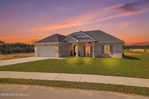 13601 Winterberry Dr, Biloxi, MS 39532