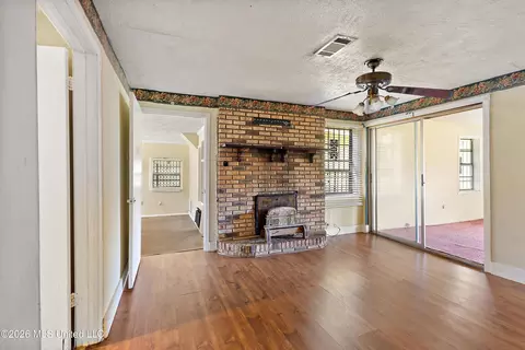 Living - 1409 Ross Cir, Jackson, MS 39209 photo 4 of 4