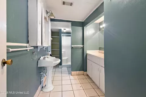 Bath - 1409 Ross Cir, Jackson, MS 39209 photo 1 of 1
