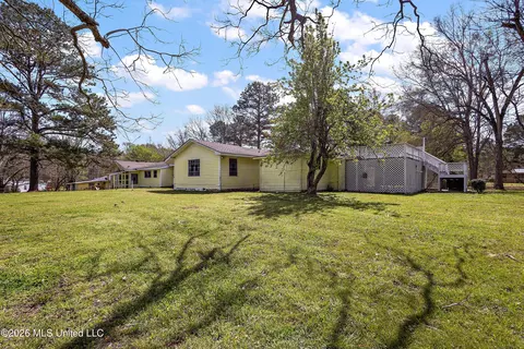 Exterior - 1409 Ross Cir, Jackson, MS 39209 photo 2 of 2