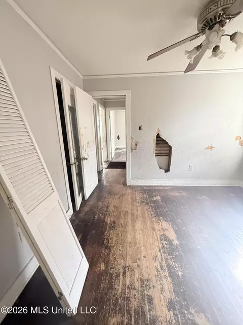 Entry Way - 354 Walthall St, Grenada, MS 38901 photo 1 of 2