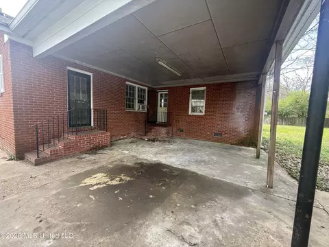 Exterior - 354 Walthall St, Grenada, MS 38901 photo 2 of 5
