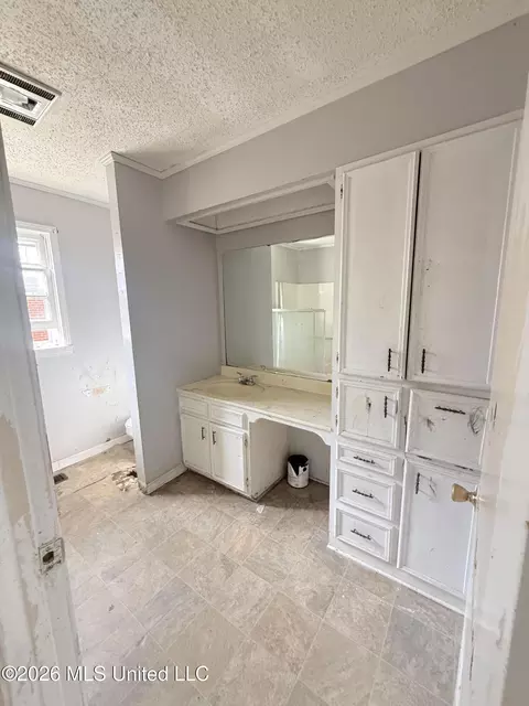 Bath - 354 Walthall St, Grenada, MS 38901 photo 2 of 3