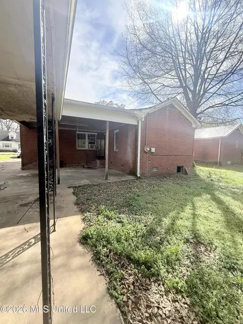 Exterior - 354 Walthall St, Grenada, MS 38901 photo 3 of 5