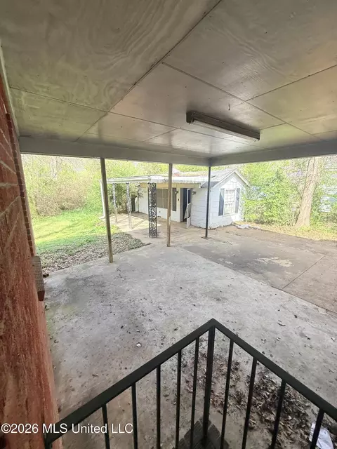 Exterior - 354 Walthall St, Grenada, MS 38901 photo 4 of 5