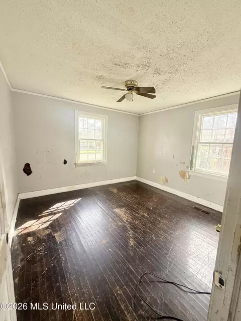 Bedroom - 354 Walthall St, Grenada, MS 38901 photo 4 of 4