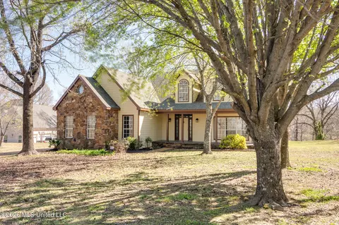 440 Blue Lake Dr, Lake Cormorant, MS 38641