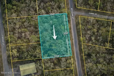 9151 Niagara St, Waveland, MS 39576
