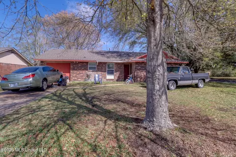 2627 W Angela Cir, Gulfport, MS 39503