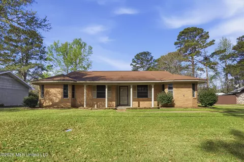 221 Belaire Dr, Pearl, MS 39208