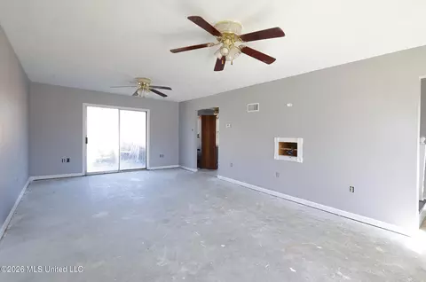 Living - 2101 NE Highway 44, Summit, MS 39666 photo 2 of 6
