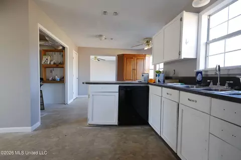 Entry Way - 2101 NE Highway 44, Summit, MS 39666 photo 1 of 5