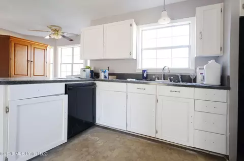 Kitchen - 2101 NE Highway 44, Summit, MS 39666 photo 2 of 2