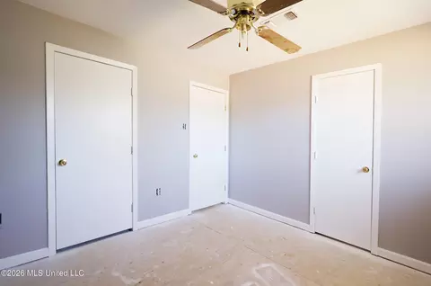Bedroom - 2101 NE Highway 44, Summit, MS 39666 photo 2 of 3