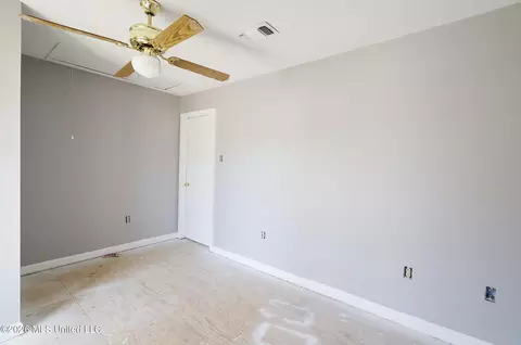 Bedroom - 2101 NE Highway 44, Summit, MS 39666 photo 3 of 3