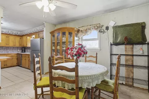 2729 Davis Rd, Benton, MS 39039
