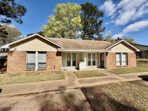114 Crestwood Cv # B, Clinton, MS 39056