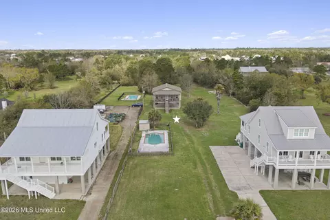 412 S Beach Blvd, Waveland, MS 39576