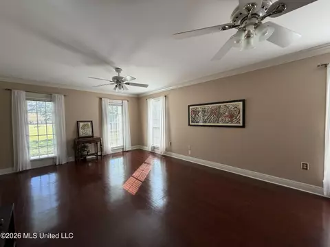 Living - 5 Windsong Ct, Natchez, MS 39120 photo 1 of 2
