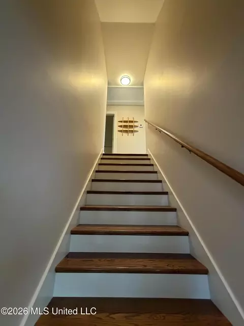 Entry Way - 5 Windsong Ct, Natchez, MS 39120 photo 1 of 2