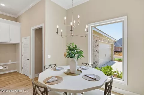 Dining - 142 Palace Xing, Flowood, MS 39232 photo 1 of 2