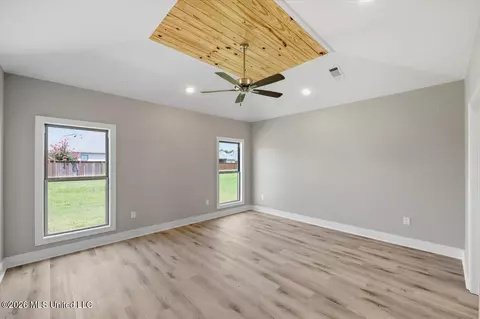 Living - 142 Palace Xing, Flowood, MS 39232 photo 2 of 2