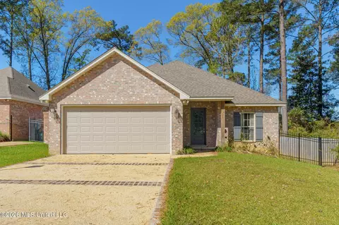 46 Canal Dr, Hattiesburg, MS 39402