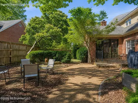 Exterior - 1425 Fontaine Dr, Jackson, MS 39211 photo 3 of 4