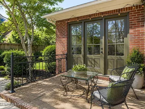 Exterior - 1425 Fontaine Dr, Jackson, MS 39211 photo 2 of 4