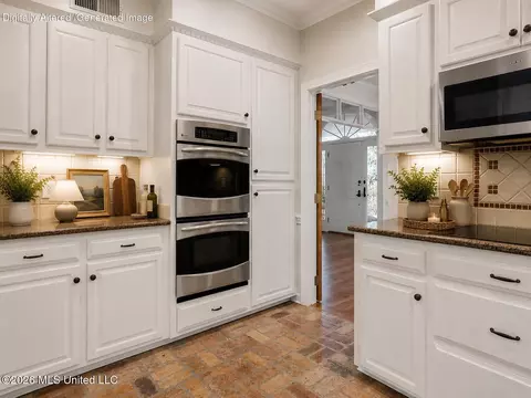 Kitchen - 1425 Fontaine Dr, Jackson, MS 39211 photo 2 of 3
