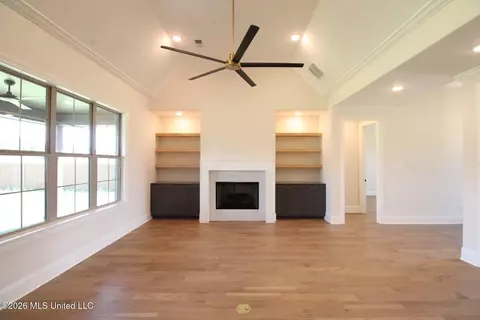 Living - 4232 Brooke Dr, Nesbit, MS 38651 photo 2 of 2