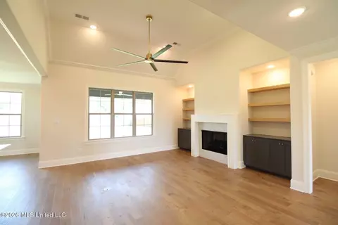 Living - 4232 Brooke Dr, Nesbit, MS 38651 photo 1 of 2