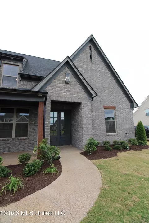 Exterior - 4232 Brooke Dr, Nesbit, MS 38651 photo 2 of 3