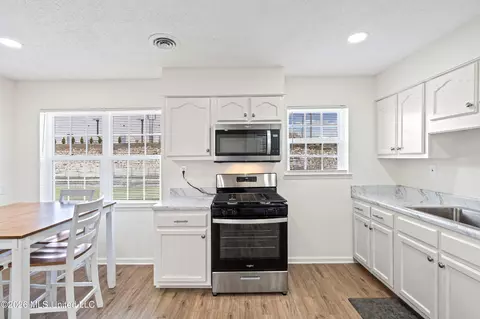 Kitchen - 2948 Caffey St, Hernando, MS 38632 photo 3 of 3