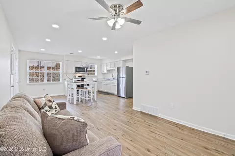 Living - 2948 Caffey St, Hernando, MS 38632 photo 2 of 2