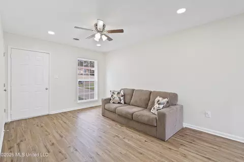 Living - 2948 Caffey St, Hernando, MS 38632 photo 1 of 2