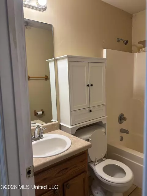 Bath - 705 Tatum Dr, Florence, MS 39073 photo 4 of 4