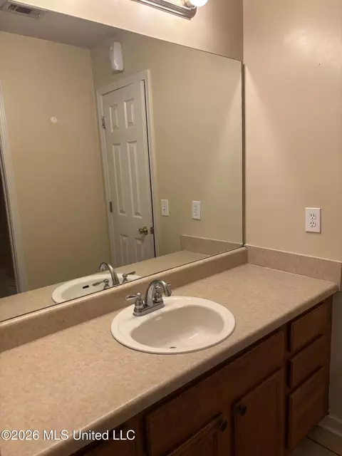 Bath - 705 Tatum Dr, Florence, MS 39073 photo 1 of 4