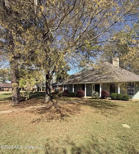 10 Estates Dr, Flowood, MS 39232