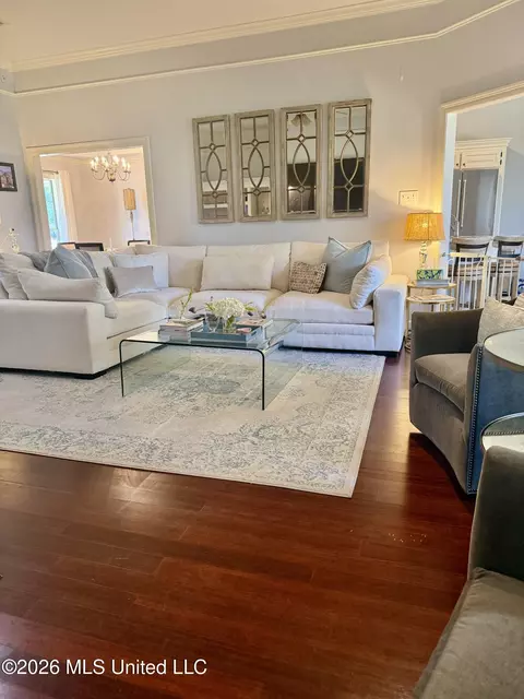 Living - 10 Estates Dr, Flowood, MS 39232 photo 2 of 5