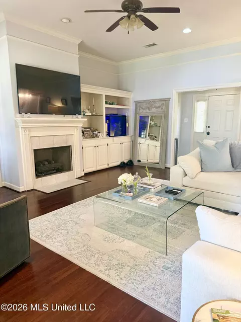 Living - 10 Estates Dr, Flowood, MS 39232 photo 3 of 5