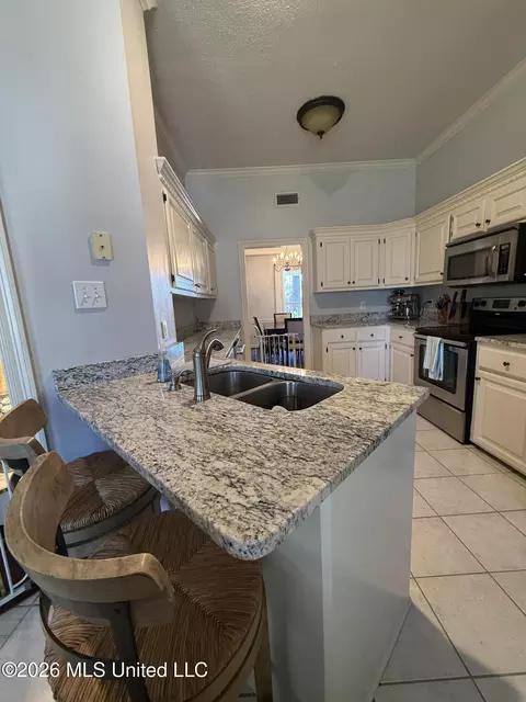 Kitchen - 10 Estates Dr, Flowood, MS 39232 photo 3 of 4